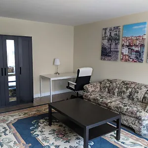 3 Bdr Appartement,wifi,netflix Free Parking , Montreal Canada