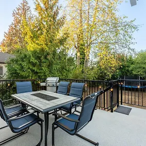 Amazing House In The Heart Of Dt/yvr/ubc , Vancouver Canada
