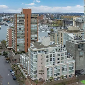 1bd+den Condo, With Free Parking In Downtown! , Vancouver Canada
