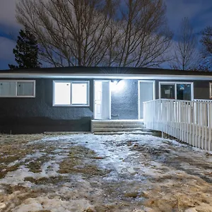 Centre Street Upper 2bedsuite 4408 , Calgary Canada