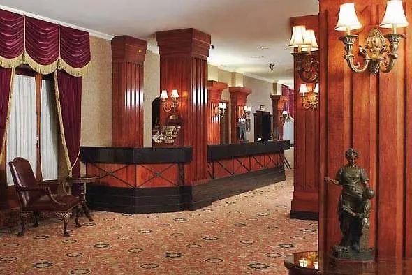 Hotel Manoir Victoria Quebec City